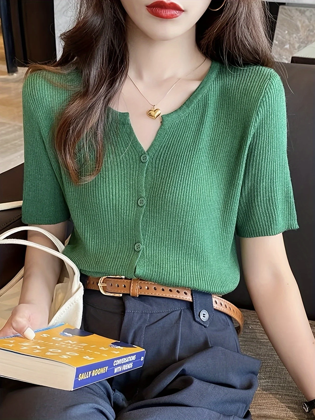 Ice Fiber Fabric Short-Sleeve T-Shirt for Women, Summer Lightweight Style, High-End Feel, Elegant Temperament, Small Cardigan, Slim Fit,, Versatile V-Neck Top - 图片 7