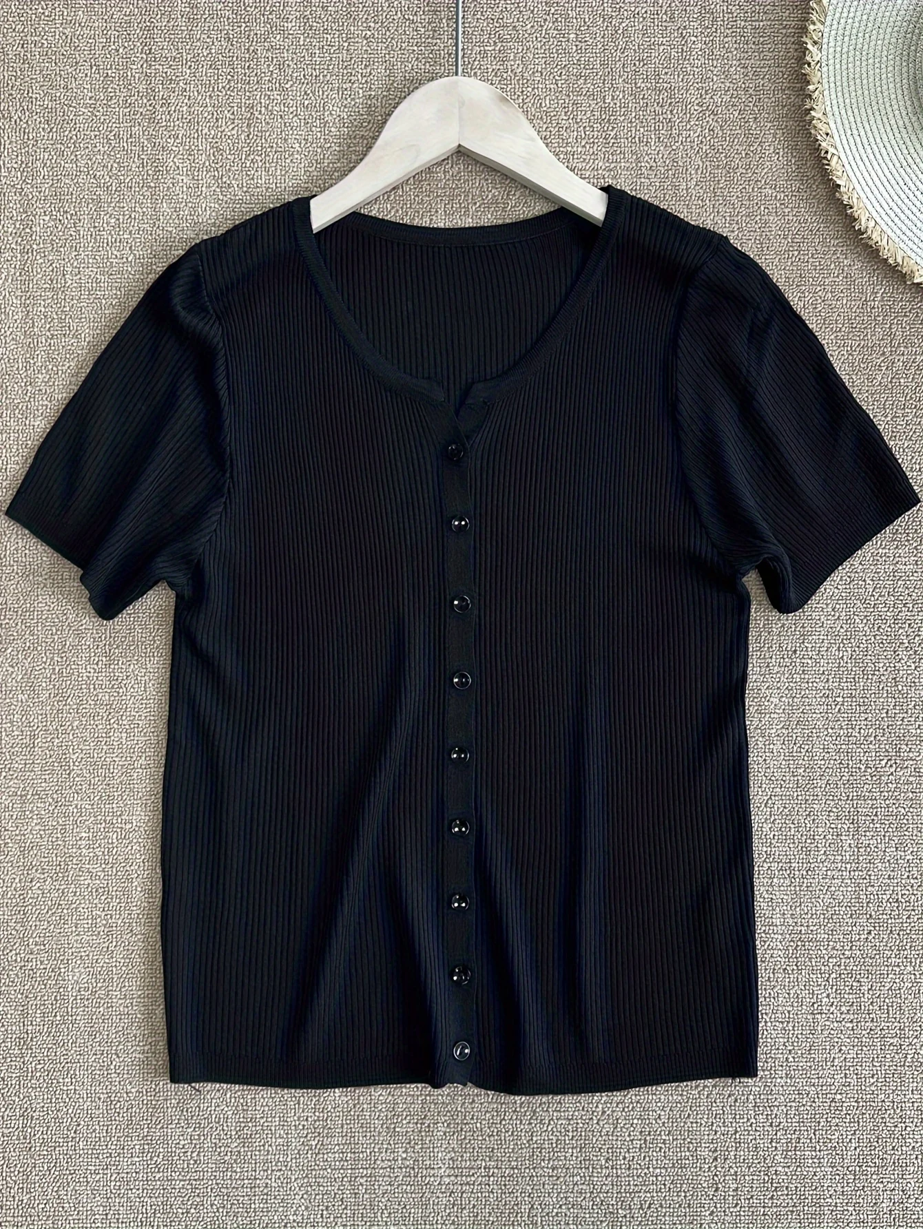Ice Fiber Fabric Short-Sleeve T-Shirt for Women, Summer Lightweight Style, High-End Feel, Elegant Temperament, Small Cardigan, Slim Fit,, Versatile V-Neck Top - 图片 12