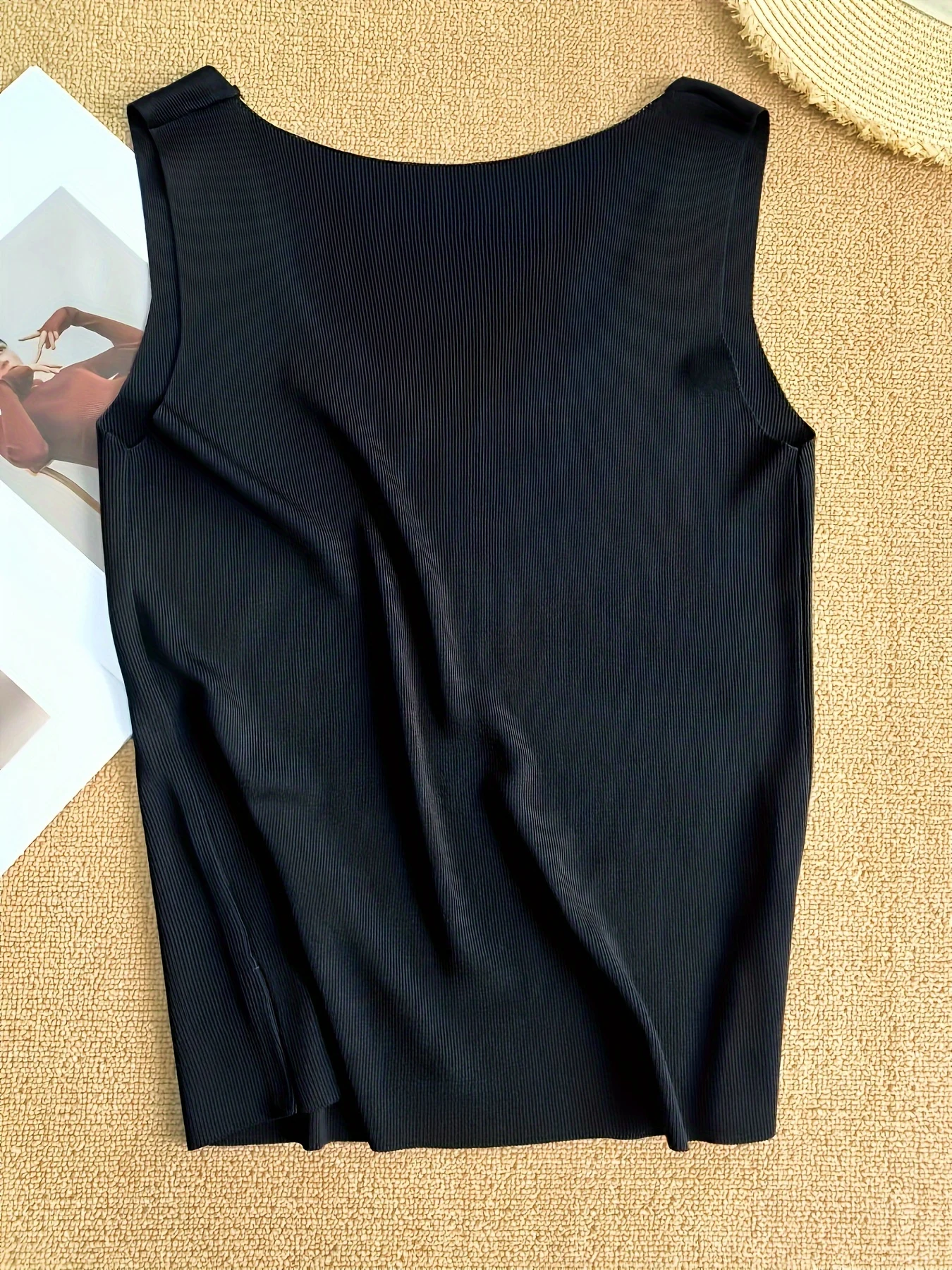 Women's Wide Strap Top, Sleeveless Short Vest for Layering or Outerwear - 图片 4