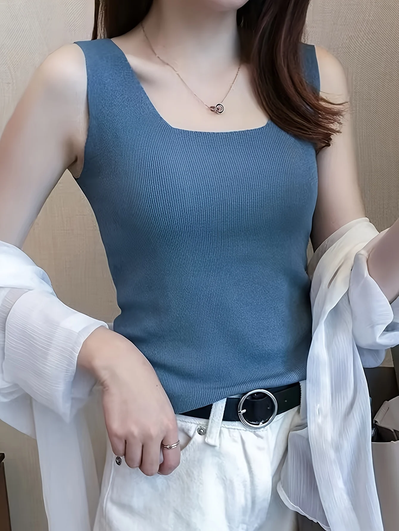 Women's Wide Strap Top, Sleeveless Short Vest for Layering or Outerwear - 图片 5