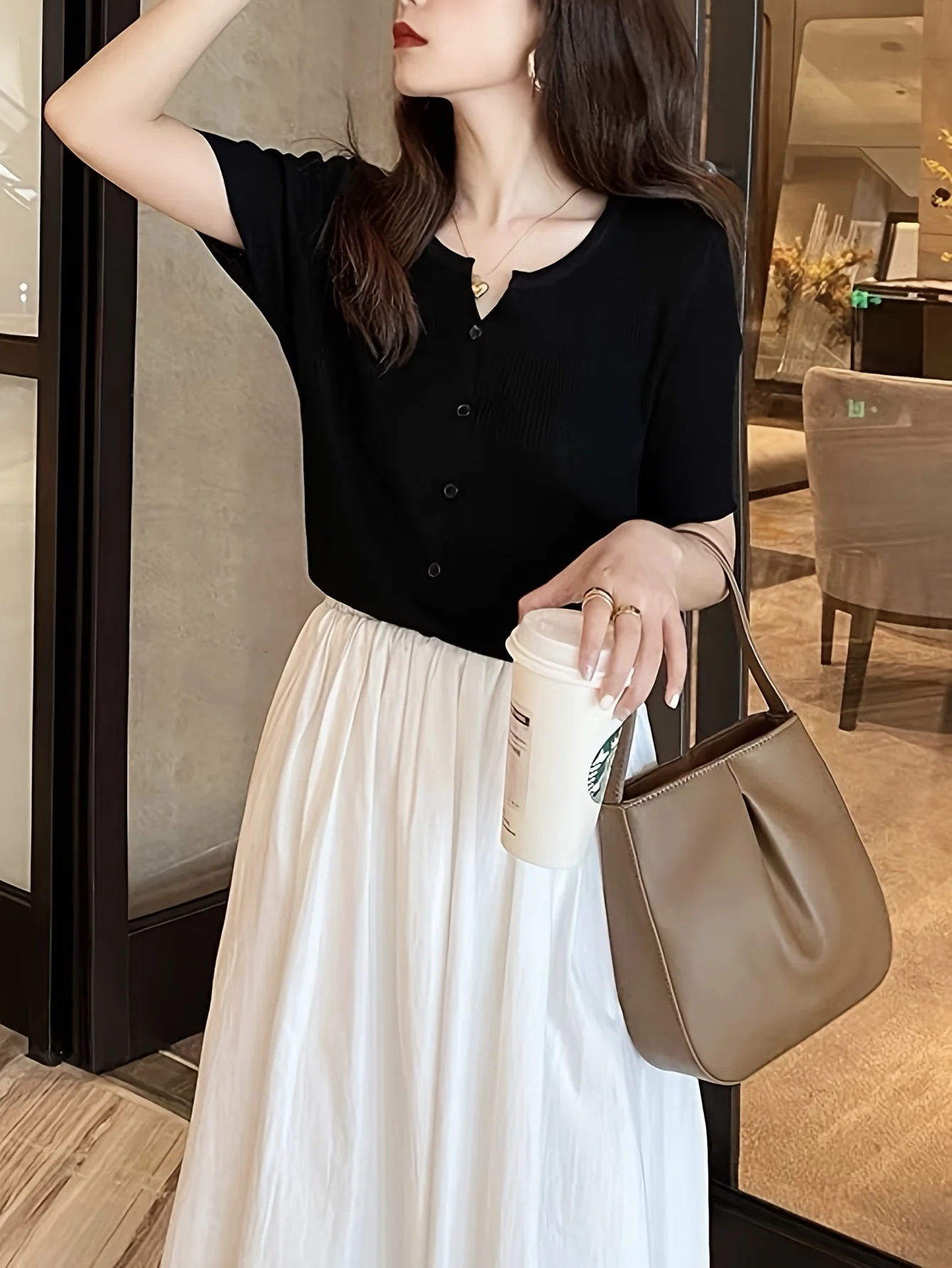 Ice Fiber Fabric Short-Sleeve T-Shirt for Women, Summer Lightweight Style, High-End Feel, Elegant Temperament, Small Cardigan, Slim Fit,, Versatile V-Neck Top - 图片 8
