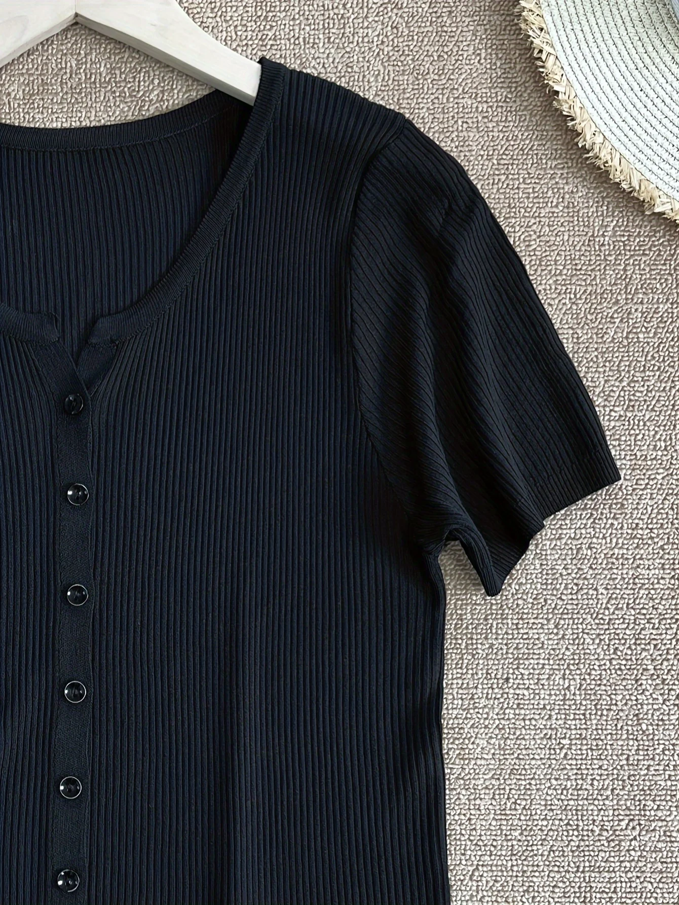 Ice Fiber Fabric Short-Sleeve T-Shirt for Women, Summer Lightweight Style, High-End Feel, Elegant Temperament, Small Cardigan, Slim Fit,, Versatile V-Neck Top - 图片 13