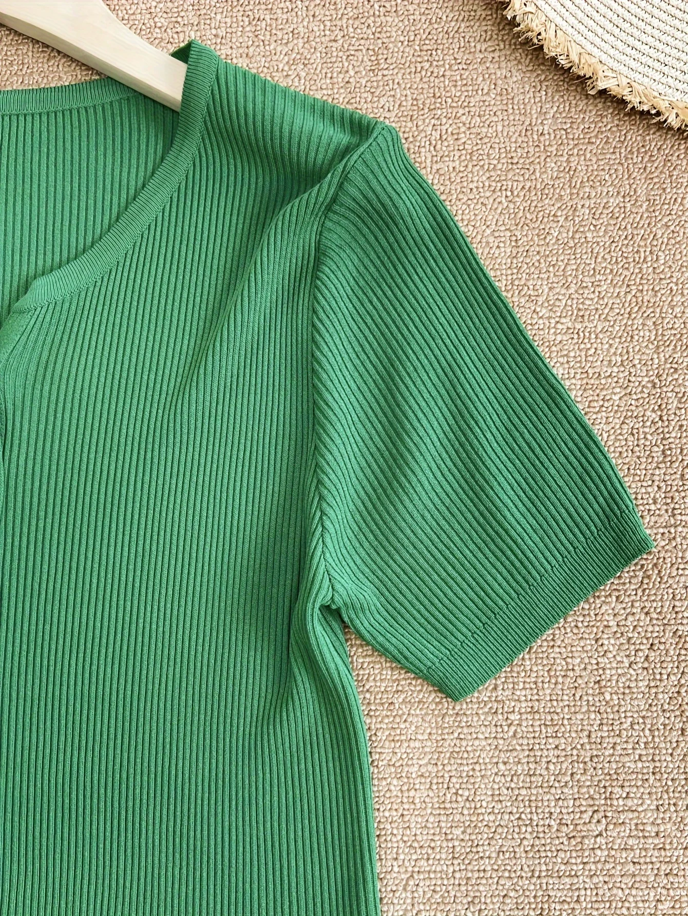 Ice Fiber Fabric Short-Sleeve T-Shirt for Women, Summer Lightweight Style, High-End Feel, Elegant Temperament, Small Cardigan, Slim Fit,, Versatile V-Neck Top - 图片 11