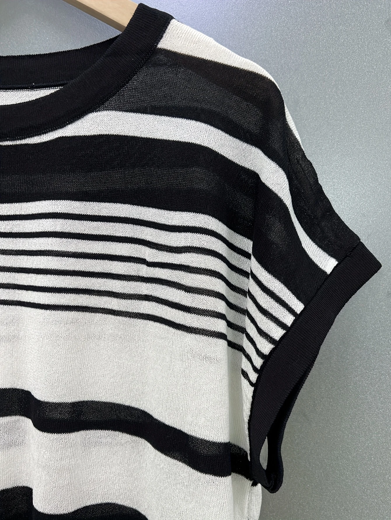 Striped Contrast Ice Fiber Fabric Short Sleeve Top Women'S Summer European Style Loose Thin Sheer T-Shirt Top - 图片 3