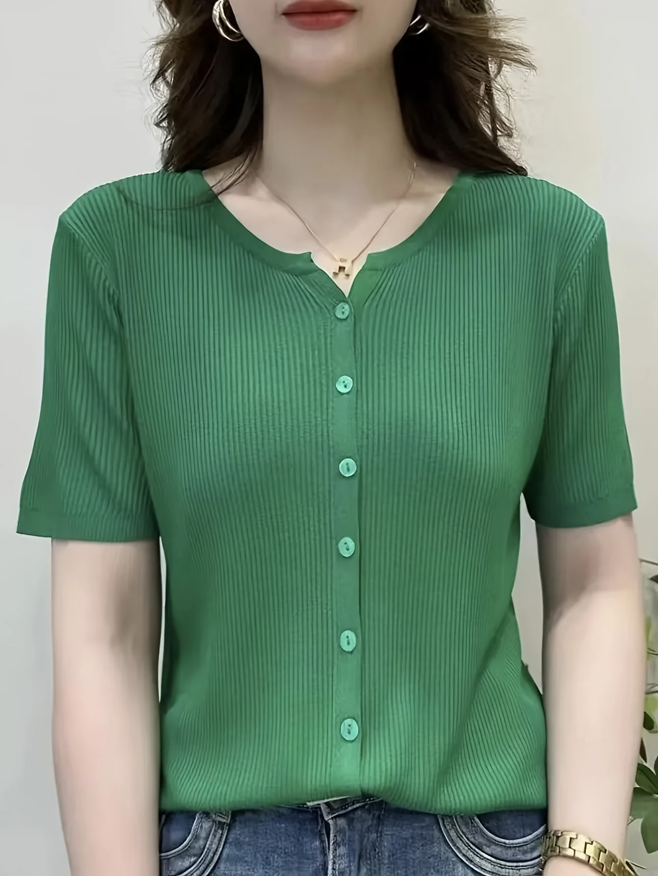 Ice Fiber Fabric Short-Sleeve T-Shirt for Women, Summer Lightweight Style, High-End Feel, Elegant Temperament, Small Cardigan, Slim Fit,, Versatile V-Neck Top