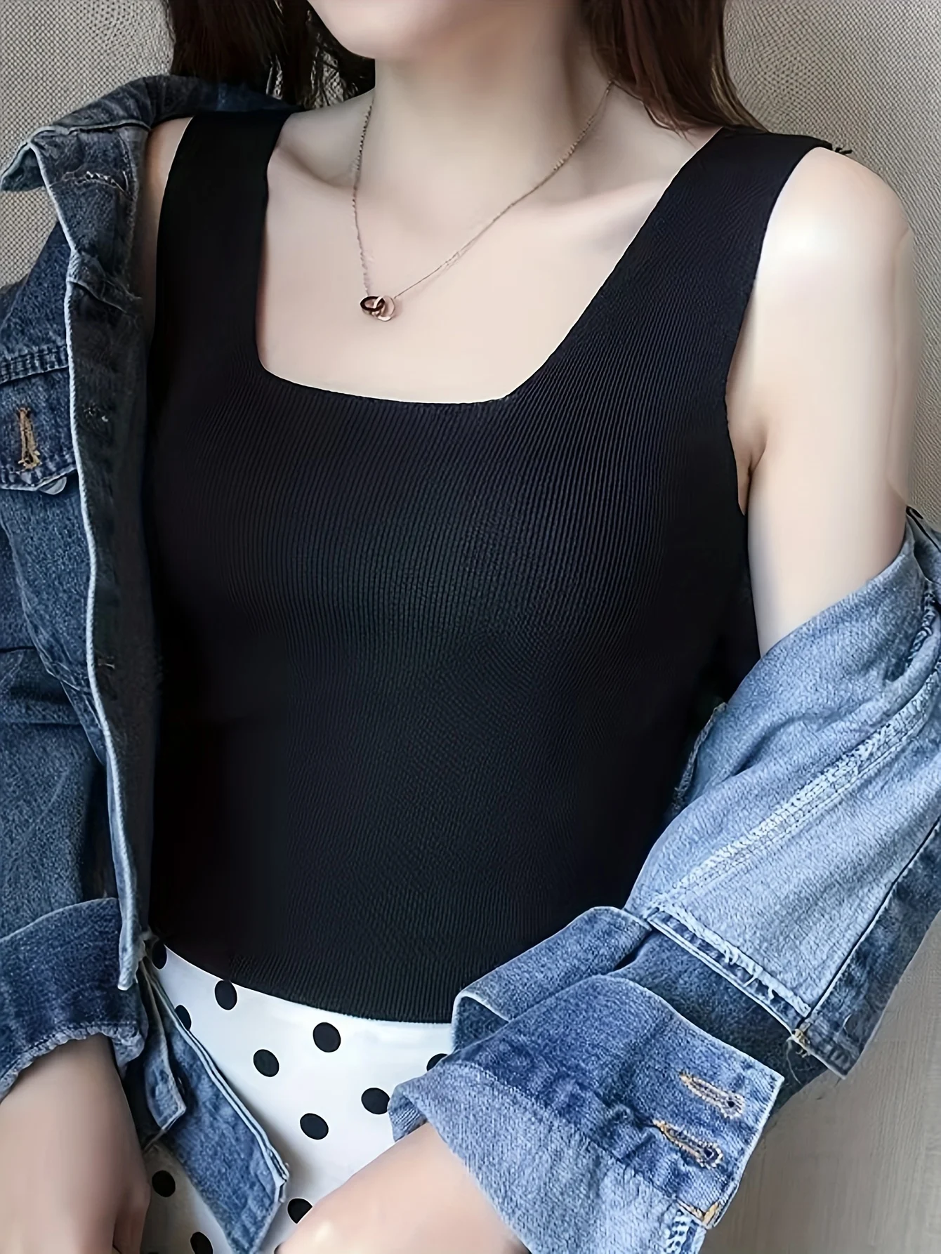 Women's Wide Strap Top, Sleeveless Short Vest for Layering or Outerwear - 图片 2