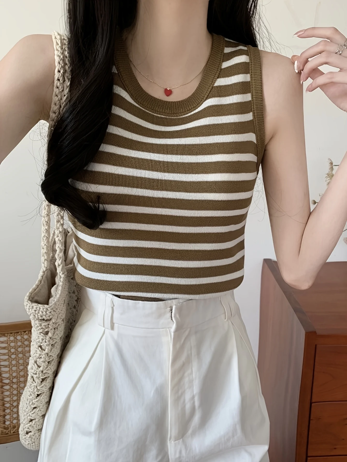 Vintage Striped Sleeveless Crop Top for Summer, Perfect for Layering Or Wearing Alone - 图片 9