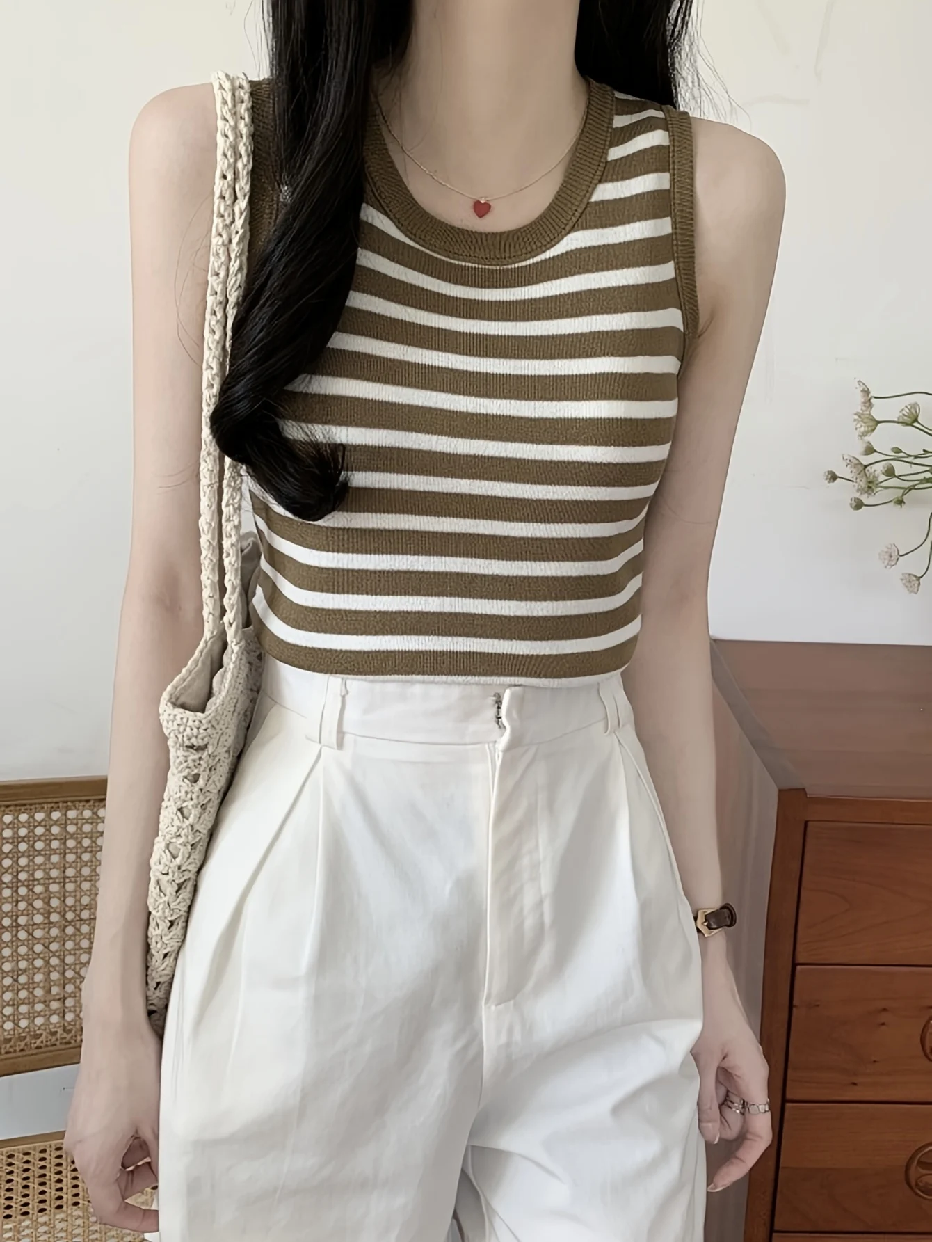 Vintage Striped Sleeveless Crop Top for Summer, Perfect for Layering Or Wearing Alone - 图片 12