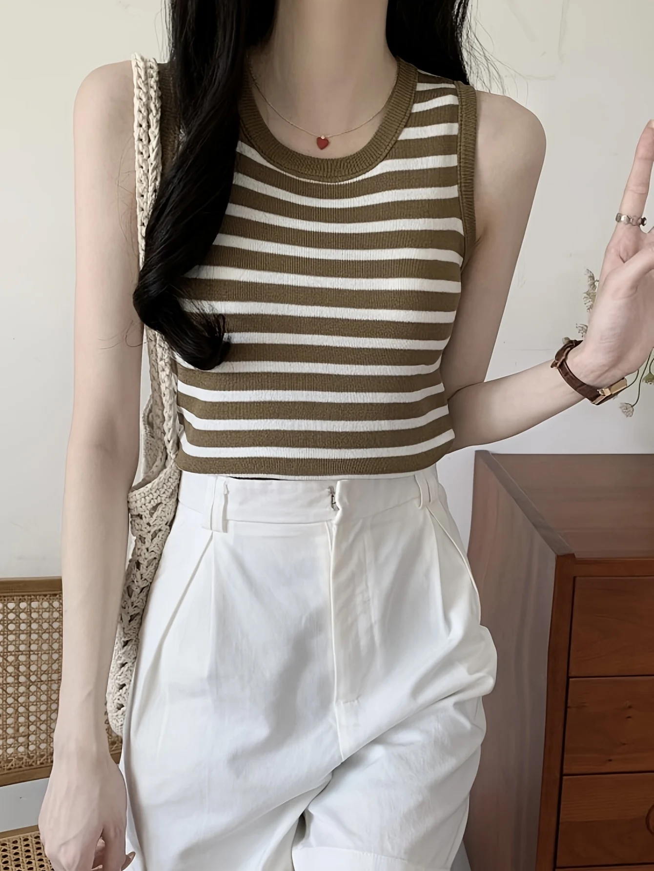 Vintage Striped Sleeveless Crop Top for Summer, Perfect for Layering Or Wearing Alone - 图片 3